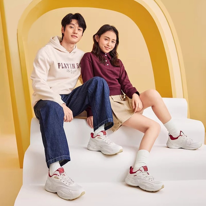 XTEP Lunar New Year XingYao รองเท้าลำลองน้ำหนักเบาสำหรับคู่รัก — รองเท้ากีฬา แบรนด์ Xtep ของแท้ 100% เช็คราคาจาก Shopee Lazada thumbnail 2