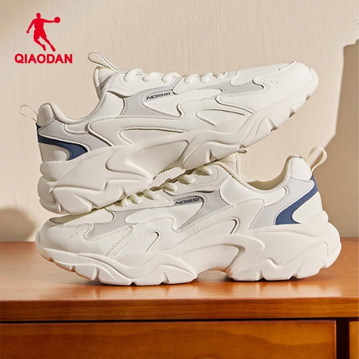 Qiaodan รองเท้าหนังกันน้ําสีขาวสำหรับผู้ชาย เหมาะสำหรับการสวมใส่ในกิจกรรมกีฬาและการใช้งานทั่วๆ ไป XM45230321 — รองเท้ากีฬา แบรนด์ Qiaodan ของแท้ 100% เช็คราคาจาก Shopee Lazada thumbnail 7