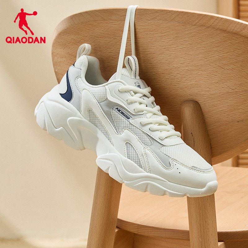 Qiaodan รองเท้าหนังกันน้ําสีขาวสำหรับผู้ชาย เหมาะสำหรับการสวมใส่ในกิจกรรมกีฬาและการใช้งานทั่วๆ ไป XM45230321 — รองเท้ากีฬา แบรนด์ Qiaodan ของแท้ 100% เช็คราคาจาก Shopee Lazada thumbnail 2