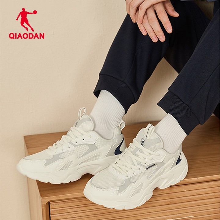 Qiaodan รองเท้าหนังกันน้ําสีขาวสำหรับผู้ชาย เหมาะสำหรับการสวมใส่ในกิจกรรมกีฬาและการใช้งานทั่วๆ ไป XM45230321 — รองเท้ากีฬา แบรนด์ Qiaodan ของแท้ 100% เช็คราคาจาก Shopee Lazada thumbnail 5