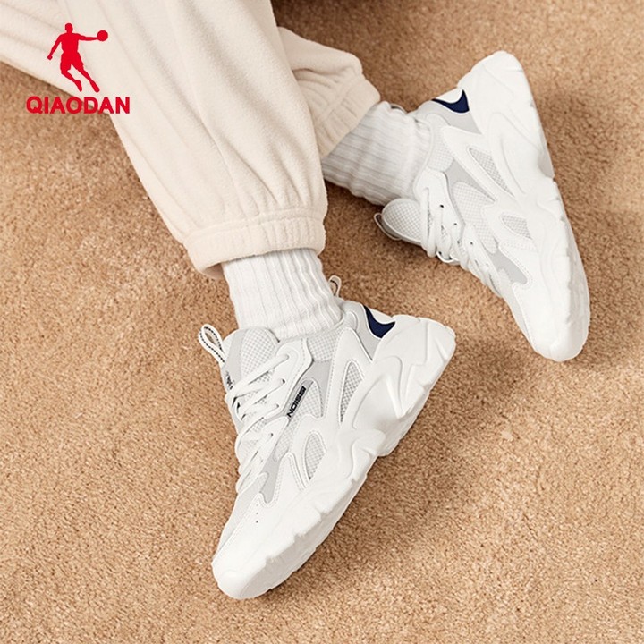 Qiaodan รองเท้าหนังกันน้ําสีขาวสำหรับผู้ชาย เหมาะสำหรับการสวมใส่ในกิจกรรมกีฬาและการใช้งานทั่วๆ ไป XM45230321 — รองเท้ากีฬา แบรนด์ Qiaodan ของแท้ 100% เช็คราคาจาก Shopee Lazada thumbnail 8