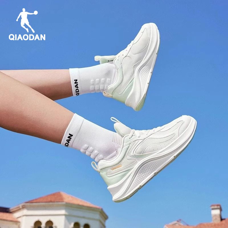 Qiaodan รองเท้าลำลองสีแดงปีใหม่สำหรับผู้หญิง แบบพลาตฟอร์ม พร้อมตาข่ายระบายอากาศ คิวเอ็ก QXB022251212 — รองเท้ากีฬา แบรนด์ Qiaodan ของแท้ 100% เช็คราคาจาก Shopee Lazada thumbnail 7