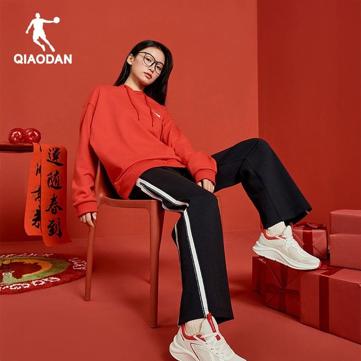 Qiaodan รองเท้าลำลองสีแดงปีใหม่สำหรับผู้หญิง แบบพลาตฟอร์ม พร้อมตาข่ายระบายอากาศ คิวเอ็ก QXB022251212 — รองเท้ากีฬา แบรนด์ Qiaodan ของแท้ 100% เช็คราคาจาก Shopee Lazada thumbnail 6
