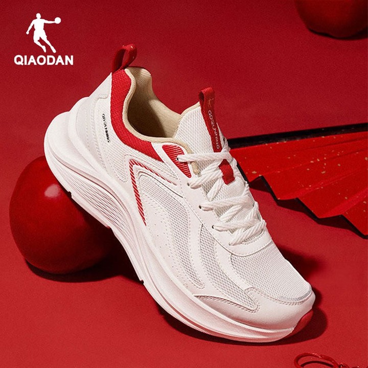 Qiaodan รองเท้าลำลองสีแดงปีใหม่สำหรับผู้หญิง แบบพลาตฟอร์ม พร้อมตาข่ายระบายอากาศ คิวเอ็ก QXB022251212 — รองเท้ากีฬา แบรนด์ Qiaodan ของแท้ 100% เช็คราคาจาก Shopee Lazada - รูปที่ 1