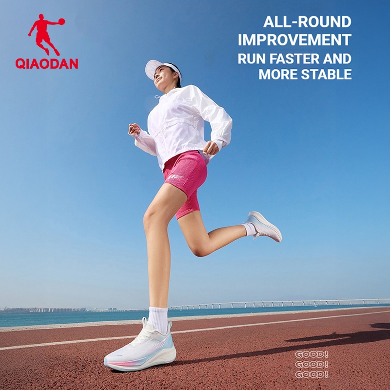 Qiaodan Fast 4.0 รองเท้าวิ่ง สำหรับผู้หญิง ออกแบบมาเพื่อฝึกความเร็วกันกระแทกและมีพื้นรองเท้านานาใช้งาน  QXB022262225 — รองเท้ากีฬา แบรนด์ Qiaodan ของแท้ 100% เช็คราคาจาก Shopee Lazada thumbnail 5