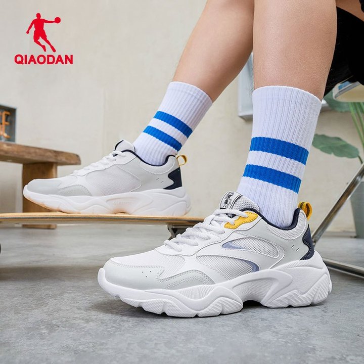 Qiaodan รองเท้าผ้าใบลําลองผู้ชาย Chunky Sole รองเท้าวิ่งย้อนยุคสีขาว QXL043252432R — รองเท้ากีฬา แบรนด์ Qiaodan ของแท้ 100% เช็คราคาจาก Shopee Lazada thumbnail 6