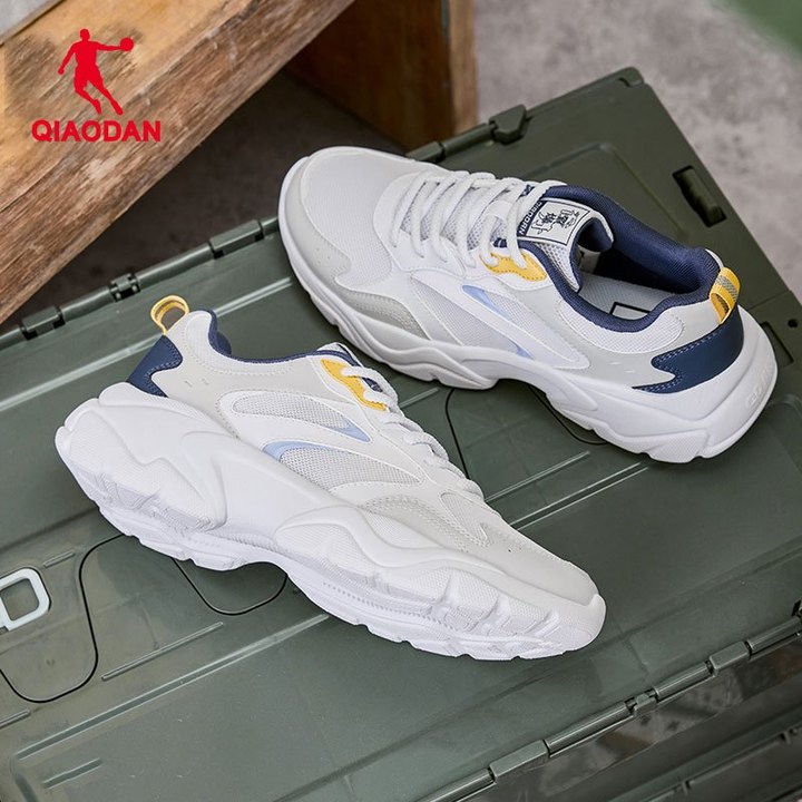Qiaodan รองเท้าผ้าใบลําลองผู้ชาย Chunky Sole รองเท้าวิ่งย้อนยุคสีขาว QXL043252432R — รองเท้ากีฬา แบรนด์ Qiaodan ของแท้ 100% เช็คราคาจาก Shopee Lazada thumbnail 5