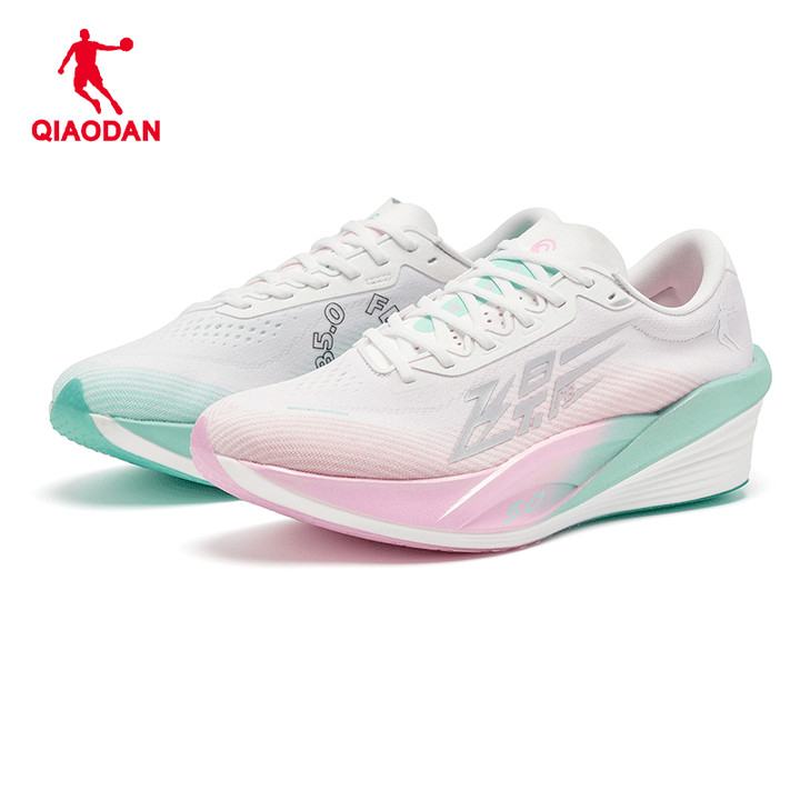 Qiaodan Feiying 5.0 รองเท้าวิ่ง สำหรับผู้หญิง เทคโนโลยีแผ่นคาร์บอนและ rebound tech QDB022254299 — รองเท้ากีฬา แบรนด์ Qiaodan ของแท้ 100% เช็คราคาจาก Shopee Lazada thumbnail 2