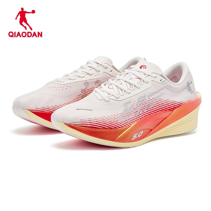 Qiaodan Feiying 5.0 รองเท้าวิ่ง สำหรับผู้หญิง เทคโนโลยีแผ่นคาร์บอนและ rebound tech QDB022254299 — รองเท้ากีฬา แบรนด์ Qiaodan ของแท้ 100% เช็คราคาจาก Shopee Lazada thumbnail 4