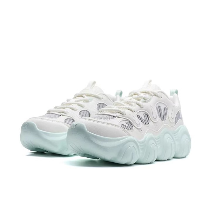 XTEP Claw shoes รองเท้าผ้าใบฤดูร้อน รองเท้าเพิ่มความสูง ระบายอากาศสบาย รองเท้าผู้หญิง — รองเท้ากีฬา แบรนด์ Xtep ของแท้ 100% เช็คราคาจาก Shopee Lazada thumbnail 3