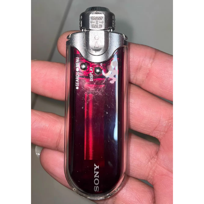 SONY ขวดน้ําหอม NW-E407 1GB mp3 สีแดง SONY Walkman Walkman สีดี
