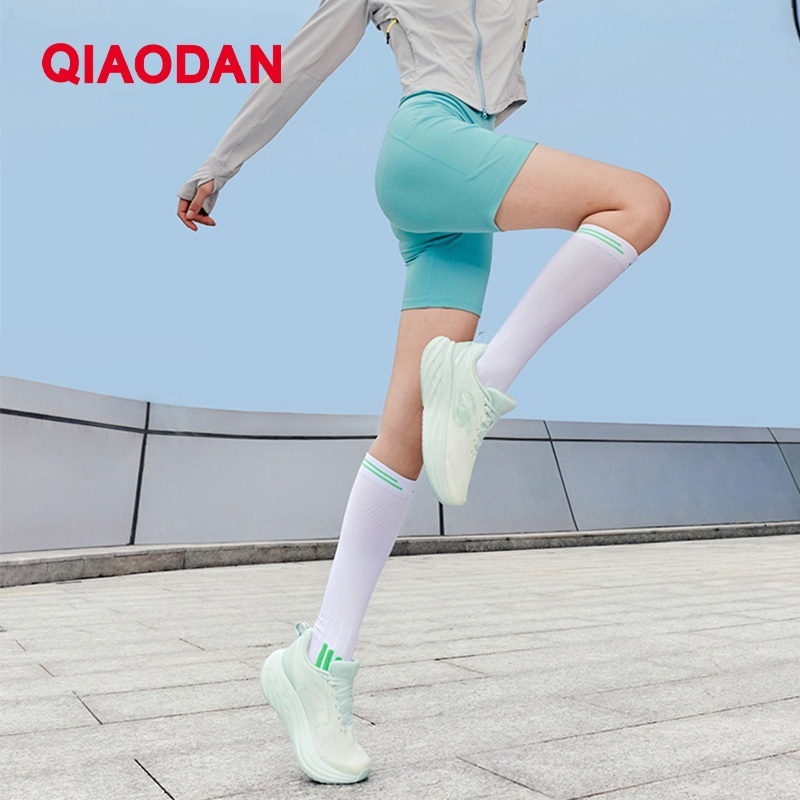 Qiaodan DS2 รองเท้าวิ่งเบาะ Rebound ลื่นทนต่อการสึกหรอ Breathable QXB022253211ร — รองเท้ากีฬา แบรนด์ Qiaodan ของแท้ 100% เช็คราคาจาก Shopee Lazada thumbnail 7
