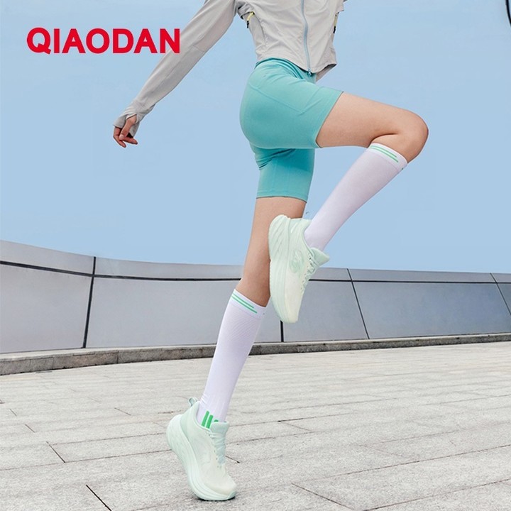 Qiaodan DS2 รองเท้าวิ่งเบาะ Rebound ลื่นทนต่อการสึกหรอ Breathable QXB022253211ร — รองเท้ากีฬา แบรนด์ Qiaodan ของแท้ 100% เช็คราคาจาก Shopee Lazada thumbnail 7