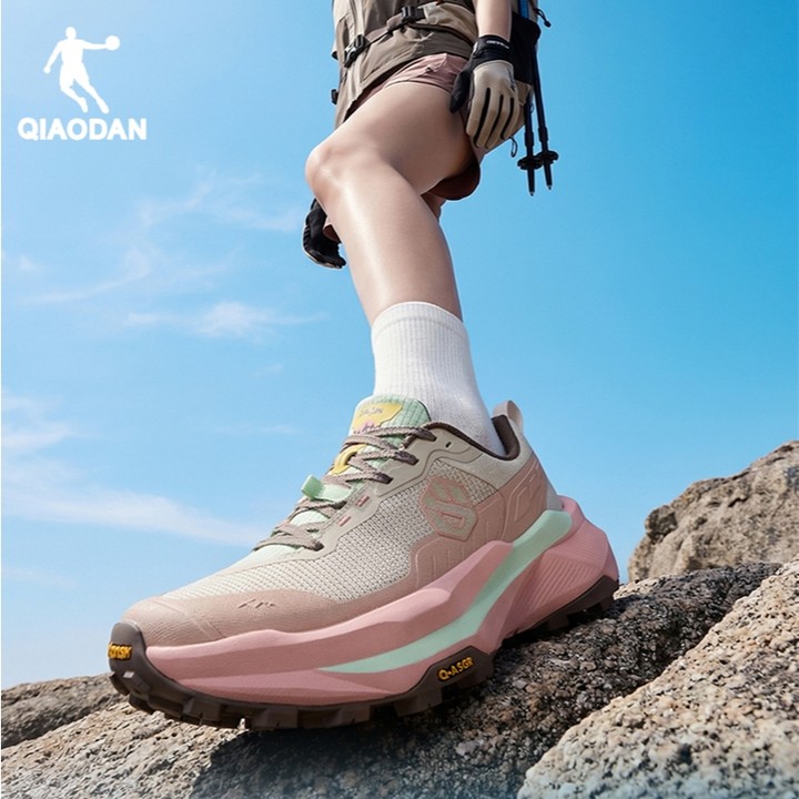 Qiaodan Mountain God 3.0 รองเท้าวิ่งผู้หญิง Trail เดินป่ากลางแจ้ง Stable Anti-slip QDF192262977 — รองเท้ากีฬา แบรนด์ Qiaodan ของแท้ 100% เช็คราคาจาก Shopee Lazada thumbnail 2