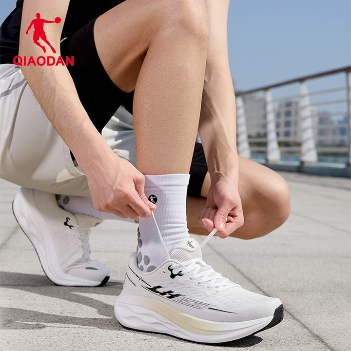 Qiaodan LH600 2.0 รองเท้าวิ่งผู้ชายพื้นหนาเบาะกว้าง Stable Jog Breathable QXB023263229ร — รองเท้ากีฬา แบรนด์ Qiaodan ของแท้ 100% เช็คราคาจาก Shopee Lazada thumbnail 6