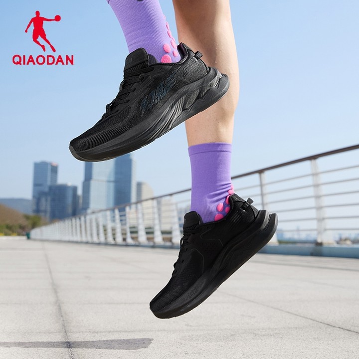 Qiaodan WIDE 3.0 รองเท้าวิ่งผู้ชายกว้าง Fit Shock Absorption Soft Breathable Arch Support QDB023262292 — รองเท้ากีฬา แบรนด์ Qiaodan ของแท้ 100% เช็คราคาจาก Shopee Lazada thumbnail 5