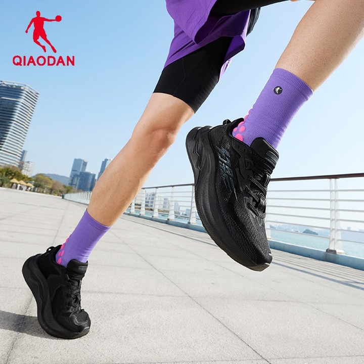 Qiaodan WIDE 3.0 รองเท้าวิ่งผู้ชายกว้าง Fit Shock Absorption Soft Breathable Arch Support QDB023262292 — รองเท้ากีฬา แบรนด์ Qiaodan ของแท้ 100% เช็คราคาจาก Shopee Lazada thumbnail 3