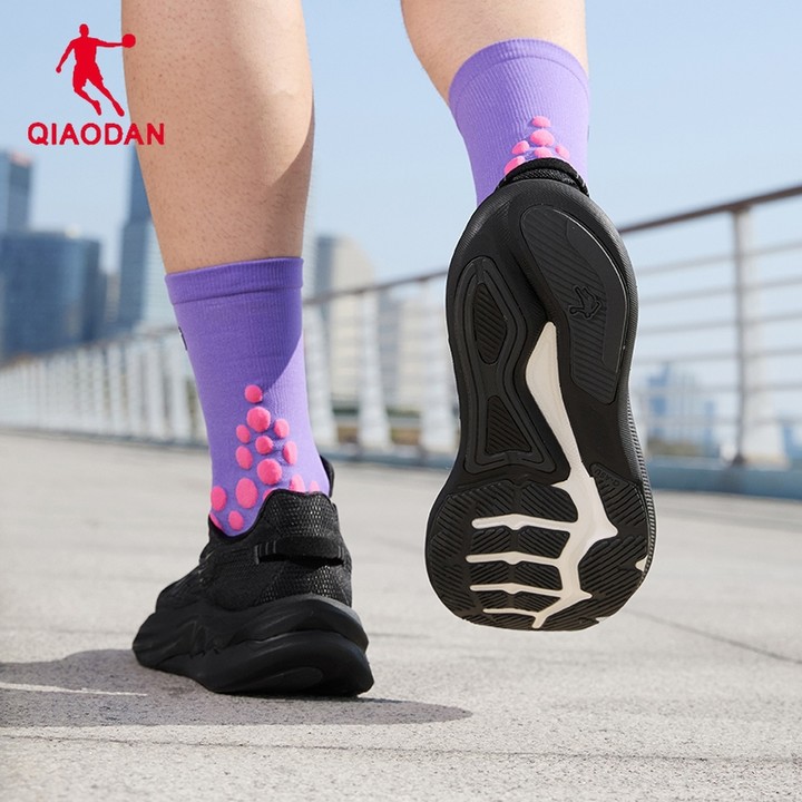 Qiaodan WIDE 3.0 รองเท้าวิ่งผู้ชายกว้าง Fit Shock Absorption Soft Breathable Arch Support QDB023262292 — รองเท้ากีฬา แบรนด์ Qiaodan ของแท้ 100% เช็คราคาจาก Shopee Lazada thumbnail 6