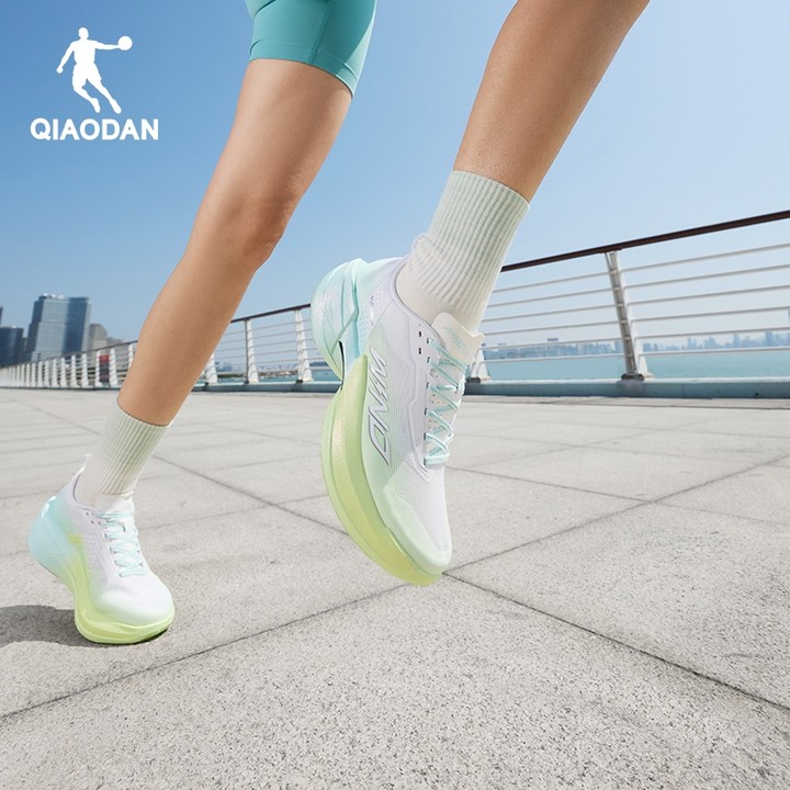 Qiaodan WIND 4PRO รองเท้าวิ่งผู้หญิง Marathon Racing Full-Palm Carbon Plate QDB022262291 — รองเท้ากีฬา แบรนด์ Qiaodan ของแท้ 100% เช็คราคาจาก Shopee Lazada thumbnail 6