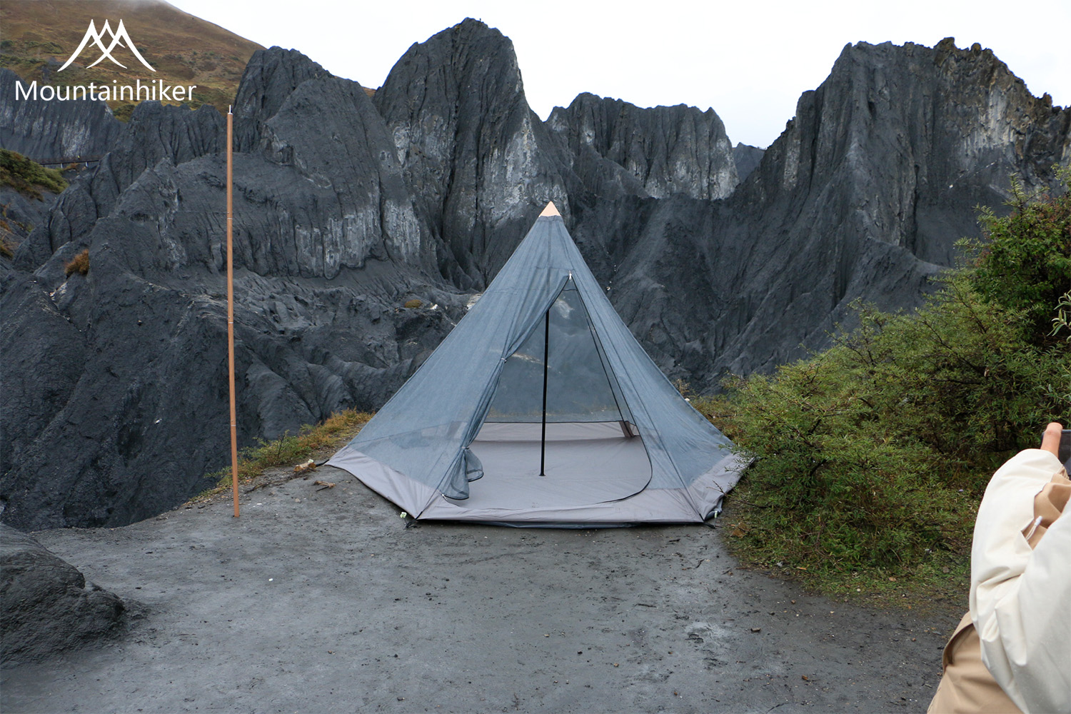 Mountainhiker เต็นท์​กระโจม​ ทรง6เหลี่ยม เดินป่า​ แคมปิ้ง กันน้ำ 3,000 mm สนาม (สำหรับ5-6)คน ขนาด 370 x 325 x 200 cm