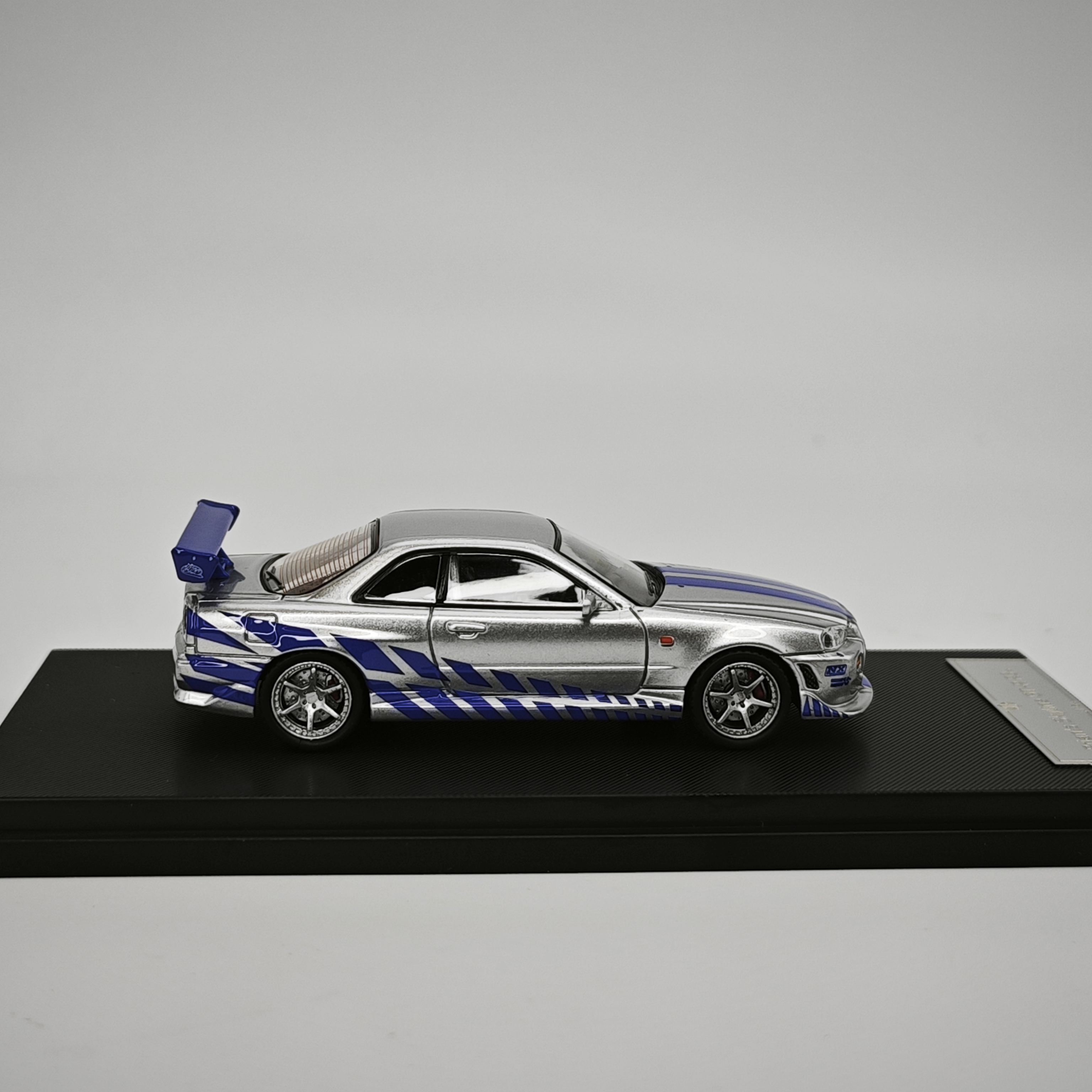 Modèle Miniature FH 1/64 Nissan GT-R R34 FNF Argent/Bleu - Boîte Non Ouverte - Neuf 2025