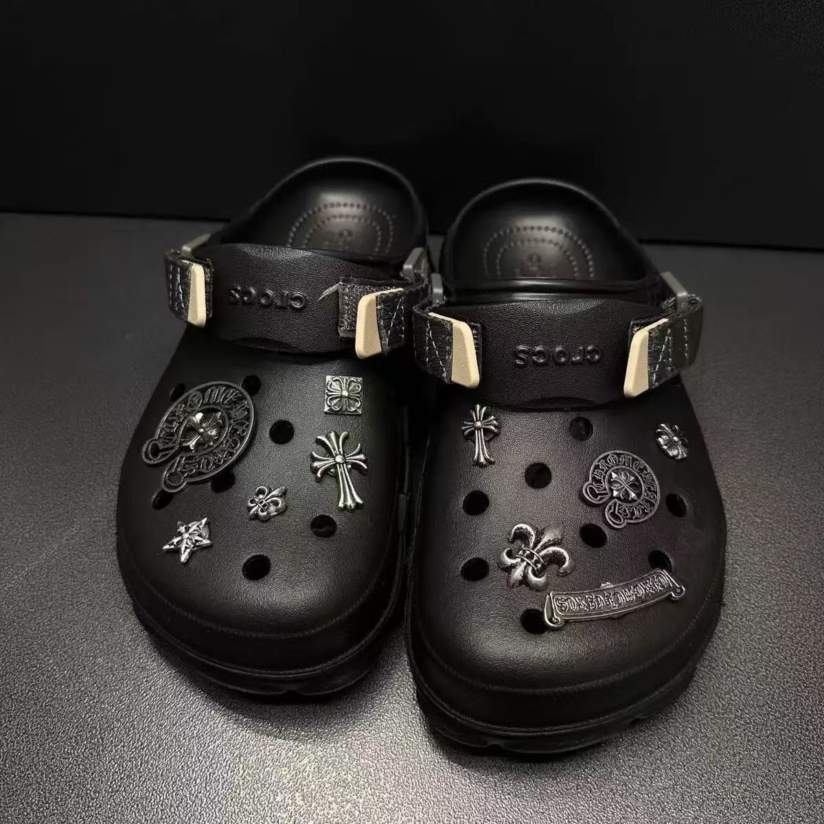 jibbitz crocs จิบbitz เครื่องประดับรองเท้าลายนูนตกแต่งรองเท้าโลหะลายนูน ...