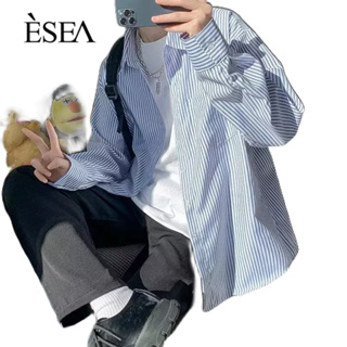 ESEA เสื้อเชิ้ตผู้ชาย เสื้อผ้าแฟชั่น เทรนด์แฟชั่นหลวมและอเนกประสงค์ เสื้อเชิ้ตผู้ชายสไตล์เกาหลี ลำลอง ลายทาง แขนยาว ผู้ชายด้านบน