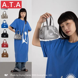 A.t.a Future กระเป๋าบอสตัน ลายโลโก้ ขนาดเล็ก สไตล์เรโทร