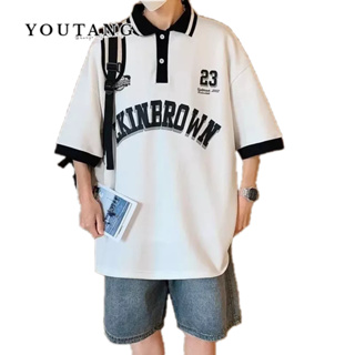 YOUTANG เสื้อโปโลสไตล์ฮ่องกงพิมพ์ตัวอักษรปกชายฤดูร้อนวิทยาลัยสไตล์วัยรุ่นหลวมพอดีทั้งหมดแขนสั้นด้านบน