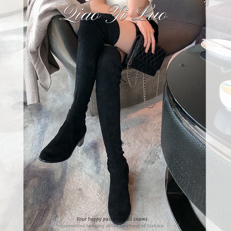 ภาพหน้าปกสินค้าQiaoYiLuo ฤดูใบไม้ผลิใหม่สไตล์เกาหลีรองเท้าบูทเดียวผู้หญิงสีดำเหนือเข่ารองเท้าบูทยางยืด