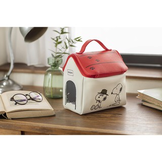 ภาพหน้าปกสินค้าพร้อมส่ง SNOOPY House Vanity Pouch กระเป๋าทรงบ้าน กระเป๋าเครื่องสำอางสนูปปี้ ที่เกี่ยวข้อง