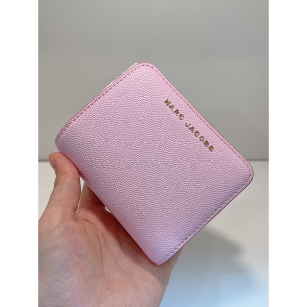 กระเป๋าสตางค์-marc-jacobs-marc-jacobs-mini-empire-city-m0014215-compact-leather-wallet