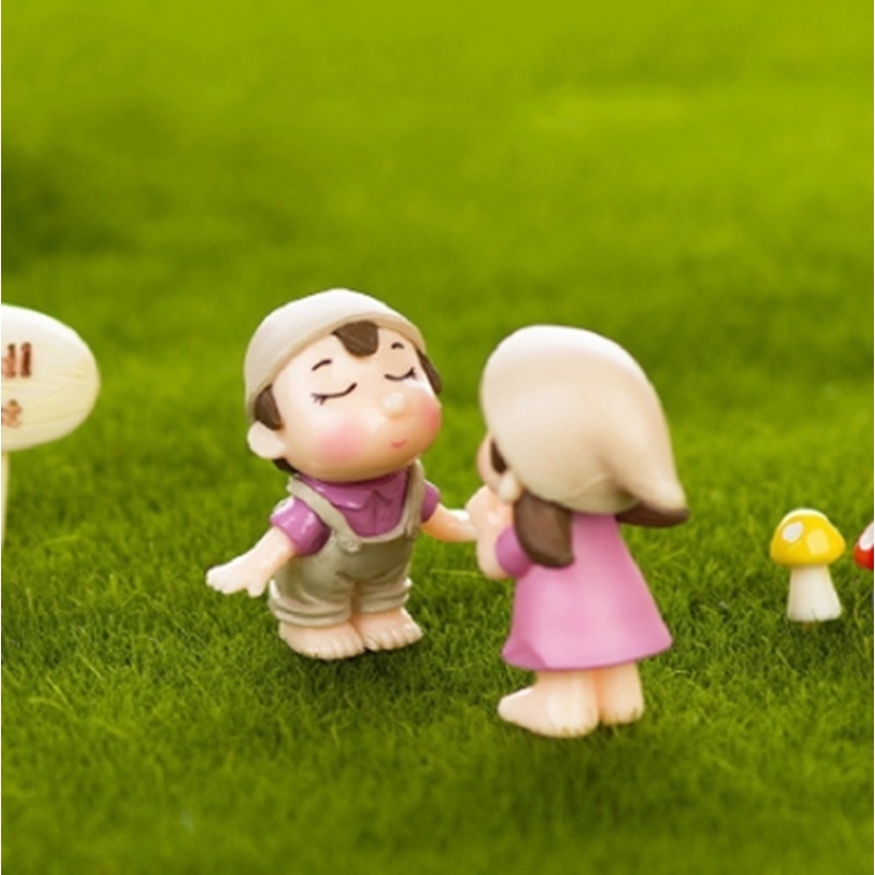 ภาพหน้าปกสินค้าตุ๊กตาคู่รักขนาดเล็กตกแต่งสวนบอนไซ 2 ชิ้น / ชุด