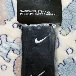 ภาพขนาดย่อของภาพหน้าปกสินค้าNike รัดข้อมือ ไนกี้ Nike Swoosh wristbandsโยคะ ออกกำลังกาย เช็ดเหงื่อ ฟิตเนส fitness จากร้าน newfitness บน Shopee ภาพที่ 1