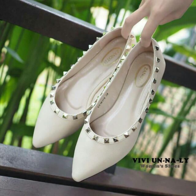 valentino-ทรงหัวแหลม