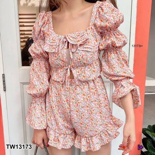 TW13173 ชุดเซ็ท น่ารักๆ เสื้อผ้าผู้หญิง เสื้อแต่งระบายอก แขนตุ๊กตา สีขาว ลายดอกไม้ กางเกงขาสั้น มาใหม่