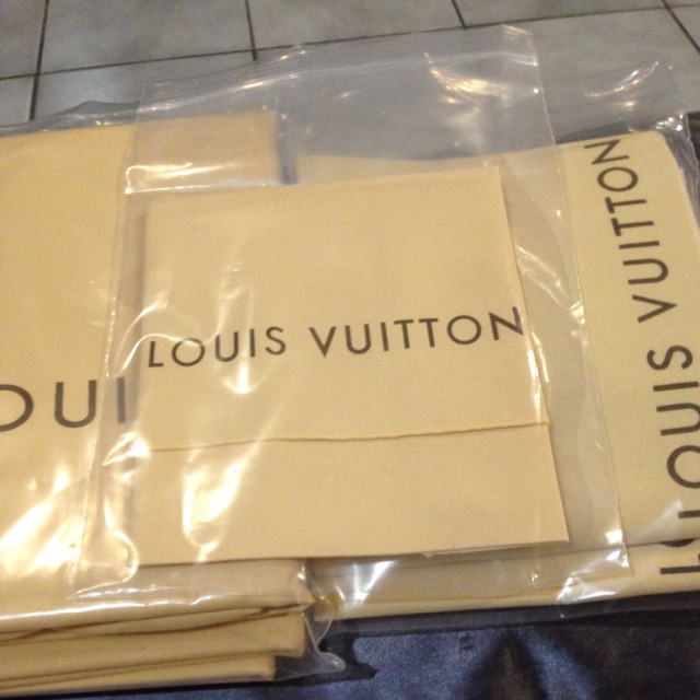 ถุงผ้ากันฝุ่น-louis-vuitton-ของแท้