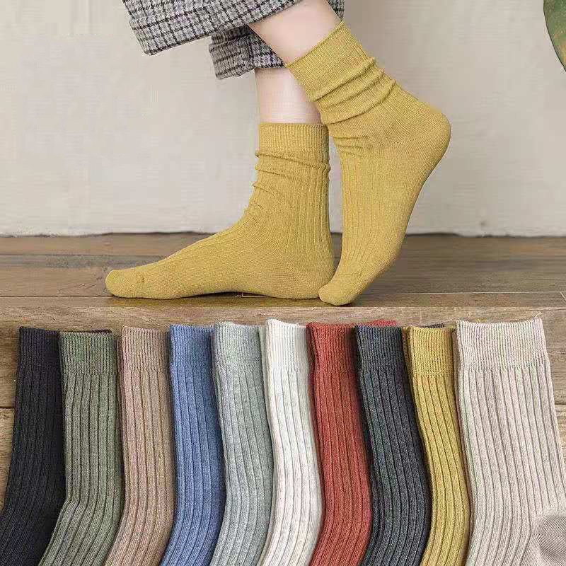 ภาพหน้าปกสินค้าถุงเท้าข้อกลางสไตล์ญี่ปุ่นสีเรียบ ผลิตจากผ้าฝ้าย สวมใส่เบาสบาย มี 10 สี จากร้าน crew_length_socks บน Shopee