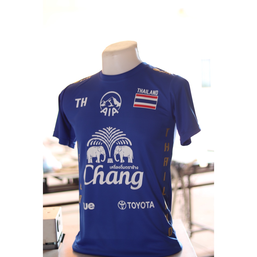 เสื้อเชียร์ไทย-คอกลม-aia-ใส่แล้วโคตรเท่ห์เหมาะกับวัยรุ่นยุคใหม่-ด้วยความที่เนื้อผ้านุ่มใส่แล้วสบายตัว