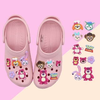 Crocs Jibbitz ลายการ์ตูนหมีสตรอเบอร์รี่น่ารัก shoe charms diy อุปกรณ์รองเท้า PVC Accessories ถอดได้ สําหรับตกแต่งรองเท้าเด็ก 1000 รุ่น สําหรับคุณเลือก