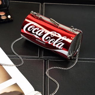 2022ใหม่บุคลิกภาพจดหมาย Coca-Cola หญิงกระป๋องสลิงโซ่กระเป๋าโคล่าขวดมินิกระเป๋า