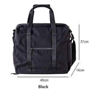 กระเป๋า สีดำ มีที่เก็บรองเท้า ปิดกระเป๋าด้วยซิป ผ้าไนล่อน ขนาด กว้าง 40 สูง 37 ลึก 16 ซม.