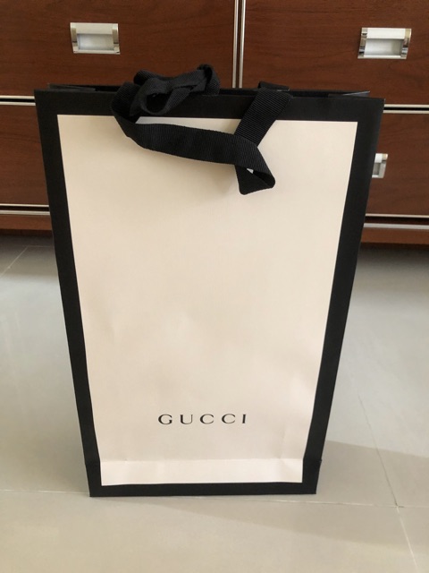 แท้-ถุงกระดาษเล็ก-หรือ-ถุง-gucci-จาก-ประเทศอังกฤษ-ส่งทุกวันเสาร์-และจันทร์