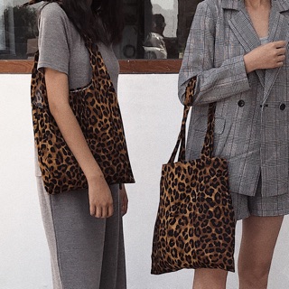 🐯Leopard tote bag   เทรนด์ลายเสือ กำลังกลับมา! ในเกาหลีตอนนี้ฮิตมาก itemนี้ต้องจัด