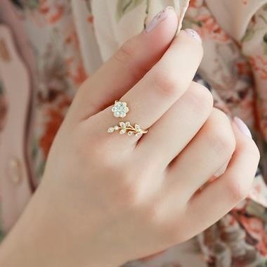 แหวนแฟชั่น-รูปดอกไม้-ใบไม้-ประดับเพชร-สําหรับผู้หญิง