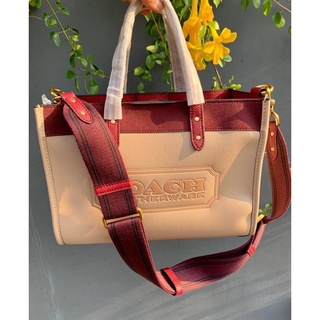 COACH FIELD TOTE  IN COLORBLOCK WITH COACH BADGE