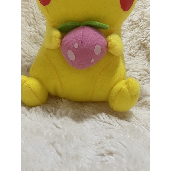 pikachu-pokemon-center-2014