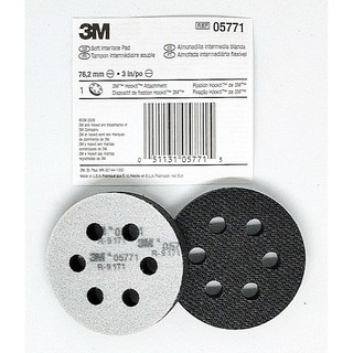 (1 แผ่น) 3M 05771 Soft Interface Pad 3" ฟองน้ำรองขัดกระดาษทราย 3 นิ้ว 5771 รุ่นหลายรู ใช้กับกระดาษทราย Trizact, 1 ชิ้น