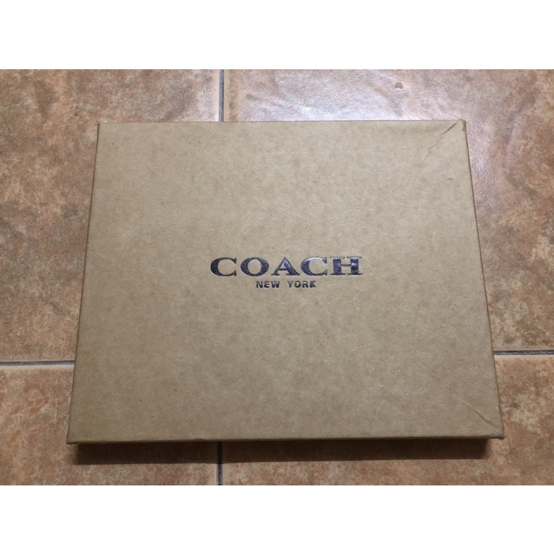 กล่องกระเป๋าแบรนด์เนม-coach-ของแท้มีใบเสร็จ