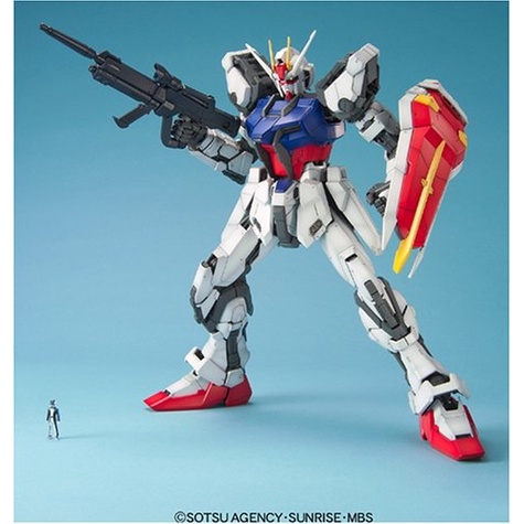 bandai-pg-1-60-strike-gundam